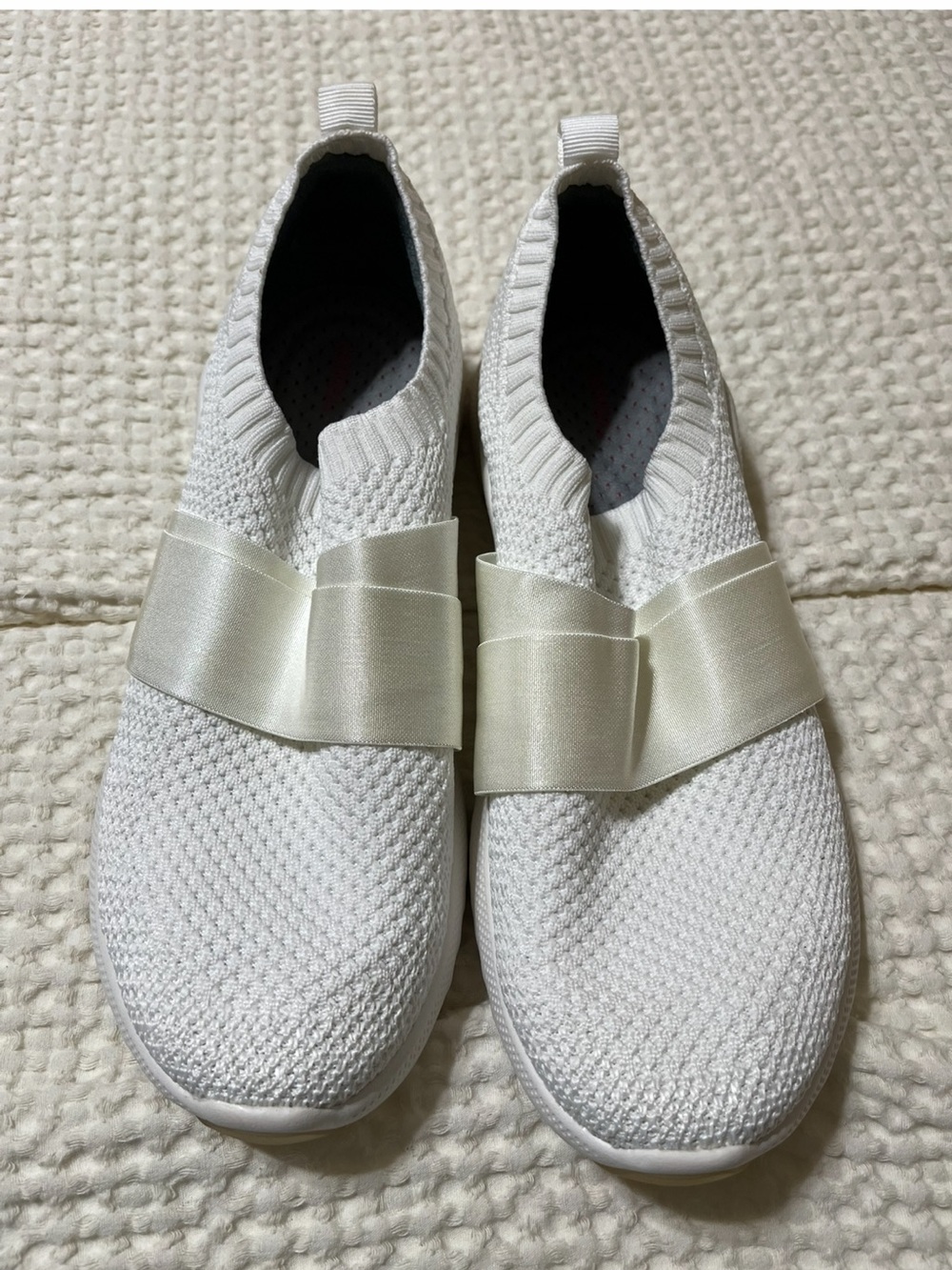Aetrex White Knit Slip-On Sneakers
